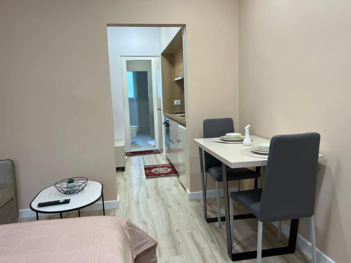 Smart Home , Lovely Apartment In Tirana Exterior photo